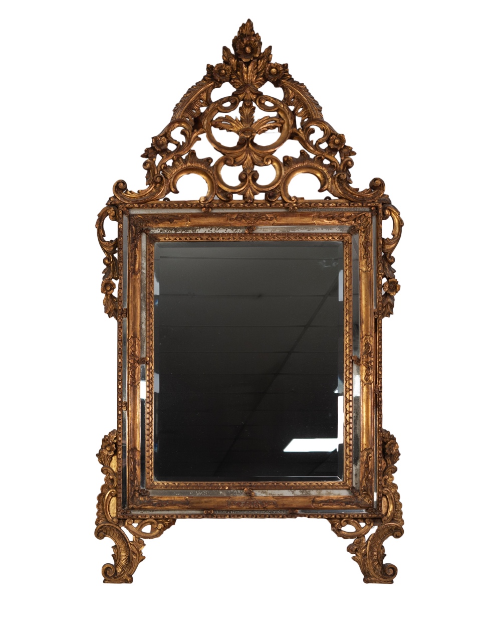 A NINETEENTH CENTURY/EARLY TWENTIETH CONTINENTAL CARVED GILTWOOD MIRROR, the bevelled plate and