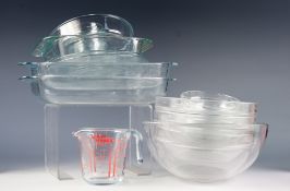 SEVENTEEN PIECES OF PYREX GLASS COOKWARE, dishes, bowls, mixing jug, etc