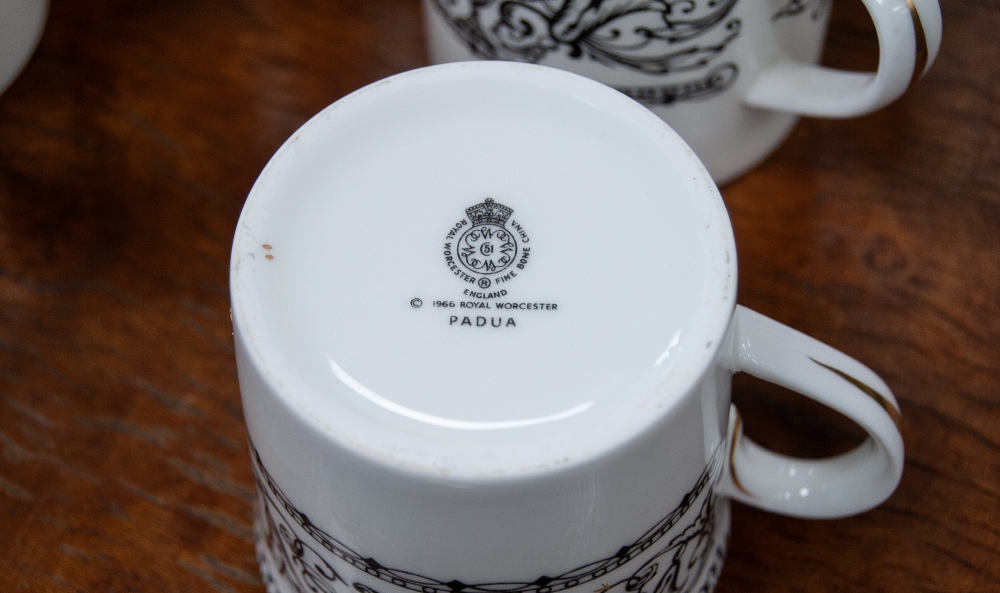 ROYAL WORCESTER ENGLISH FINE BONE CHINA 'PADUA' PATTERN DINNER AND COFFEE SERVICE FOR 14 PERSONS, - Image 3 of 3