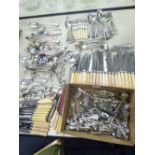 LARGE QUANTITY OF ELECTROPLATE TABLE CUTLERY INCLUDING BONE HANDLED KNIVES
