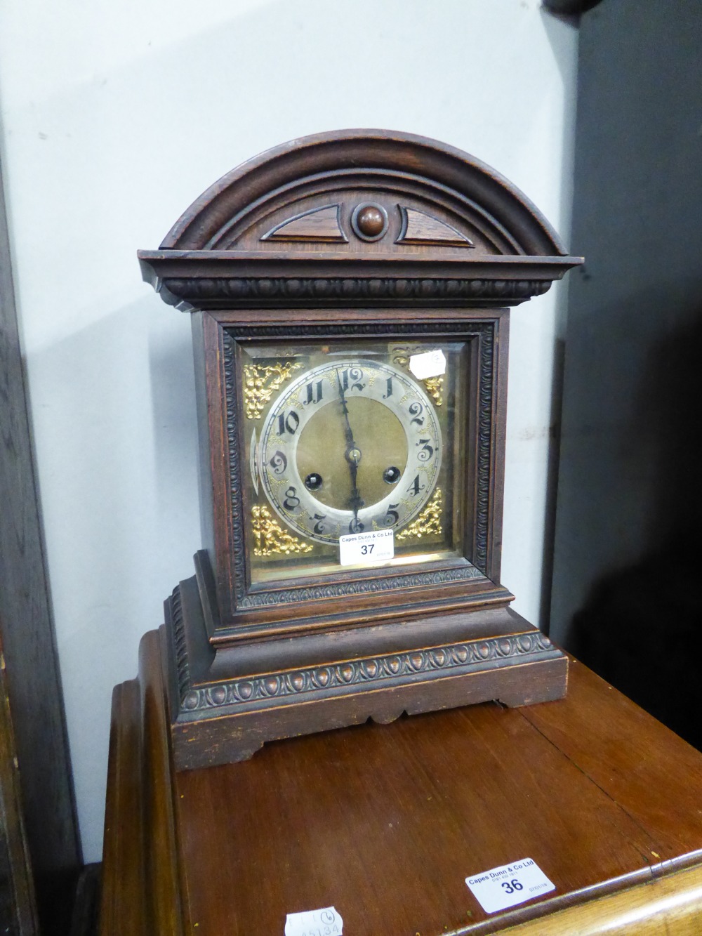 A GERMAN 8 DAY CHIMING BRACKET CLOCK, ARCHED TOP OVER BRASS DIAL, WITH SILVERED CHAPTER RING AND