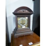 A GERMAN 8 DAY CHIMING BRACKET CLOCK, ARCHED TOP OVER BRASS DIAL, WITH SILVERED CHAPTER RING AND