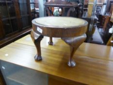 a MAHOGANY CIRCULAR LOW JARDINIERE STAND, on four cabriole legs