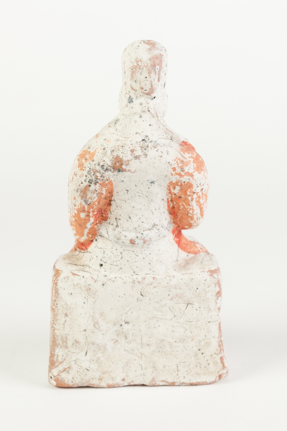 AN AGED CHINESE WHITE CHALK SURFACED TERRACOTTA BISCUIT FIGURE of an enthroned dignitary with in - Image 2 of 2