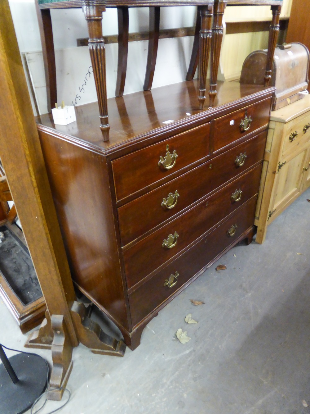 AN EARLY 19TH CENTURY MAHOGANY CHEST OF TWO SHORT AND THREE GRADUATED LONG DRAWERS, ON BRACKET FEET,