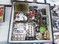 QUANTITY OF VINTAGE BUTTONS, SOME CARDED (1 BOX)