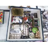 QUANTITY OF VINTAGE BUTTONS, SOME CARDED (1 BOX)