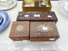 EARLY 20th CENTURY WOODEN CRIBBAGE BOX WITH CARDS, TOGETHER WITH TWO CARVED WOODEN BOXES