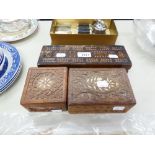 EARLY 20th CENTURY WOODEN CRIBBAGE BOX WITH CARDS, TOGETHER WITH TWO CARVED WOODEN BOXES