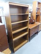 AN OAK TALL FIVE TIER OPEN BOOKCASE, 3' WIDE