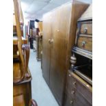 AN OAK AND MAHOGANY LINED TWO DOOR SEMI FITTED WARDROBE, 123cm WIDE AND A MATCHING CHEST OF FOUR