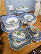 A 30 PIECE EARLY 1900's COPELAND SPODE POTTERY PART DINNER SERVICE OF DR WALL WORCESTER DESIGN