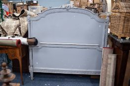 AN EARLY TWENTIETH CENTURY FRENCH STYLE GREY PAINTED DOUBLE BEDSTEAD, with connecting rails
