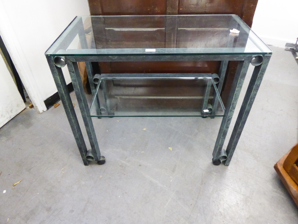 A MODERN METAL FRAMED SIDE TABLE WITH BEVEL GLASS TOP OVER UNDERTIER, WITH PATINATION TO THE FRAME