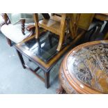 A MODERN DARK WOOD AND GLASS COFFEE TABLE, THE TOP HAVING TWO INSET BEVEL GLASS SECTIONS, RAISED