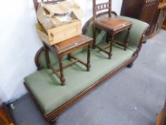 A VICTORIAN CARVED MAHOGANY SINGLE SCROLL END CHAISE LONGUE, ON SHORT TURNED FEET