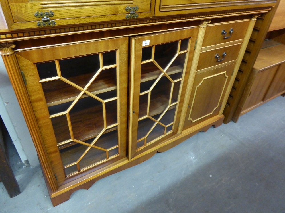 A MAHOGANY SMALL BOOKCASE WITH TWO ASTRAGAL GLAZED DOORS WITH END CUPBOARD AND TWO SHORT DRAWERS