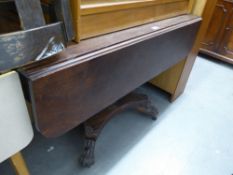 A REGENCY MAHOGANY PEMBROKE TABLE, THE SOLID TOP HAVING CANTED CORNERS OVER SINGLE END DRAWER,