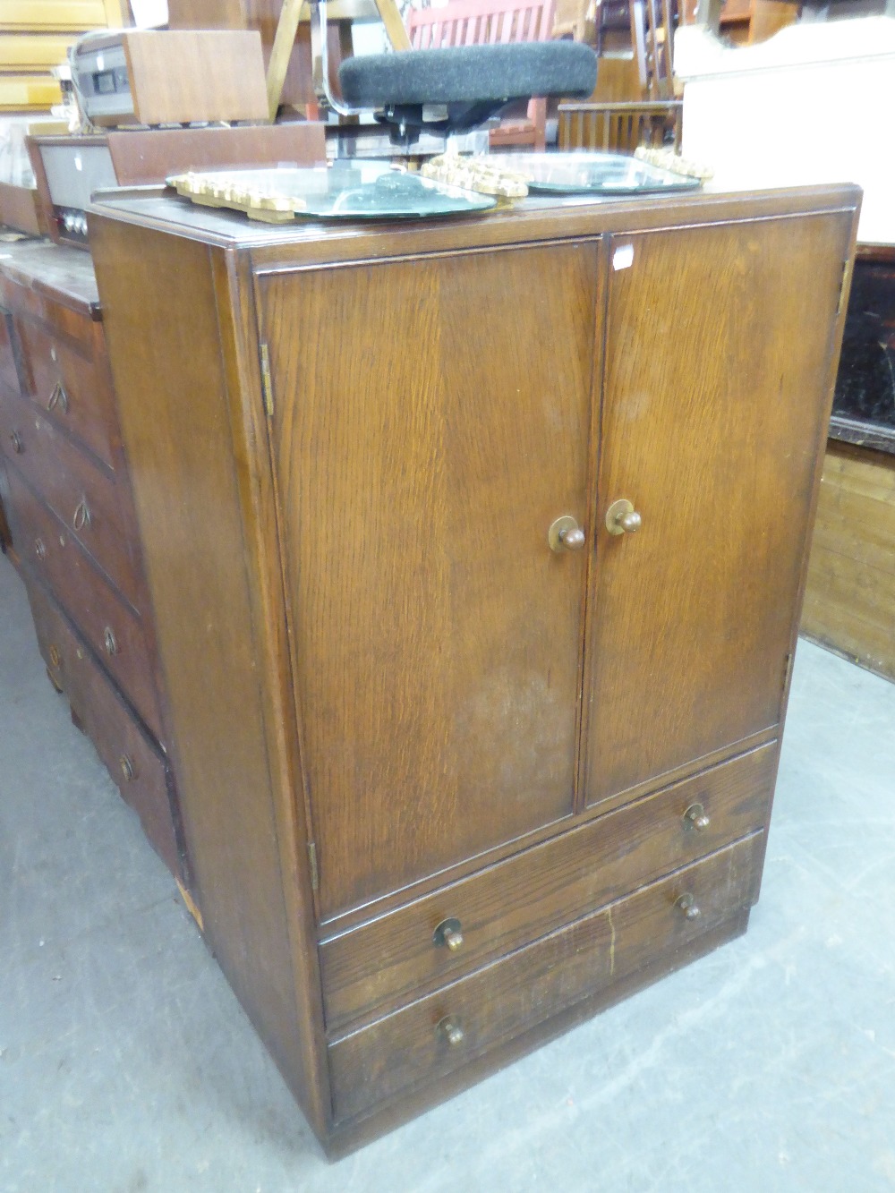 A MID TWENTIETH CENTURY OAK CUPBOARD OVER TWO DRAWERS AND THE MATCHING SMALL SIDEBOARD - Image 2 of 2