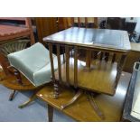 A REPRODUCTION MAHOGANY COFFEE TABLE/BOOK STAND, HAVING GREEN LEATHER INSET TOP OVER OPEN