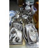 VARIOUS KITCHEN WARES TO INCLUDE; CUTLERY, MIXING BOWLS, TRAYS, STAINLESS STEEL ITEMS ETC...