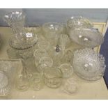 A QUANTITY OF GLASS TABLE WARES TO INCLUDE; TWO CUT GLASS VASES AND CAKE STAND/BOWLS