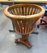 REPRODUCTION MAHOGANY JARDINERE STAND HAVING SLATTED SIDES, BALUSTER COLUMN WITH ACANTHUS LEAF