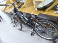 A 'RALEIGH WATERFRONT' MOUNTAIN BIKE (AS NEW)