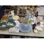 A QUANTITY OF MISC CERAMICS TO INCLUDE; JARDINIERE'S, BOWLS, VASES ETC...