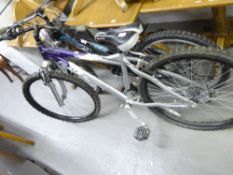 A 'RALEIGH WILDWOOD' 18 SPEED MOUNTAIN BIKE (AS NEW)