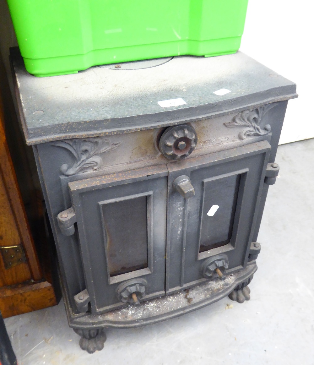 CAST IRON WOOD BURNER HAVING TWO GLAZED DOORS