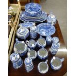 A COLLECTION OF SPODE'S 'ITALIAN' PATTERN POTTERY TO INCLUDE; GRADUATED MEAT DISHES, TEAPOTS, BOWLS,