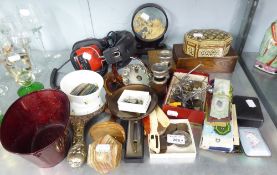 A COLLECTION OF MINOR COLLECTABLES