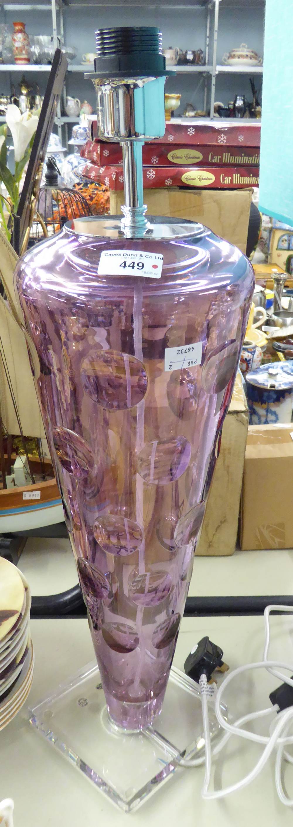 A MODERN ITALIAN CLEAR AND AMETHYST TINTED TALL GLASS ELECTRIC TABLE LAMP, 20" HIGH (EXCLUDING