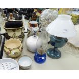 GROUP OF MODERN HOUSEHOLD ITEMS TO INCLUDE NO 23 ALADDIN OIL LAMP, ANOTHER OIL LMAP, CUT GLASS