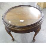 AN INTER WAR YEARS BEECHWOOD CIRCULAR CABRIOLE LEG COFFEE TABLE, WITH REMOVABLE TWO HANDLED GLASS