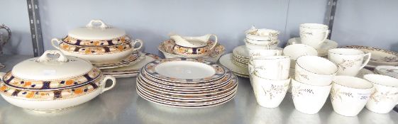 A SELECTION OF DINNER WARES TO INCLUDE 'DUNBLANE' BURSLEM TUREENS AND MEAT PLATES, A VICTORIAN TEA