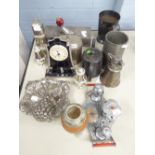 GROUP OF MID 20TH CENTURY AND LATER PEWTER AND METALWARE ITEMS TO INCLUDE TANKARDS, CONDIMENT SET,