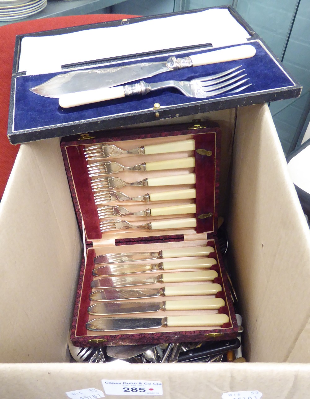 A 'CASED SET' OF SIX ELECTROPLATE FISH KNIVES AND FORKS WITH BONE HANDLES AND A QUANTITY OF LOOSE