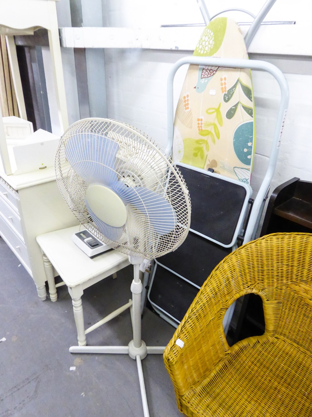 FLOOR STANDING ELECTRIC FAN, TABLE TOP ELECTRIC FAN, AN IRONING BOARD AND A SMALL SET OF STEPS (4)