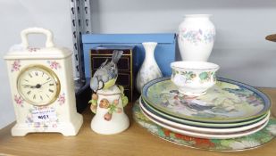 QUANTITY OF POTTERY AND PORCELAIN ITEMS VARIOUS TO INCLUDE; WEDGWOOD GLOBE VASE, CLOCK, BLUE TIT