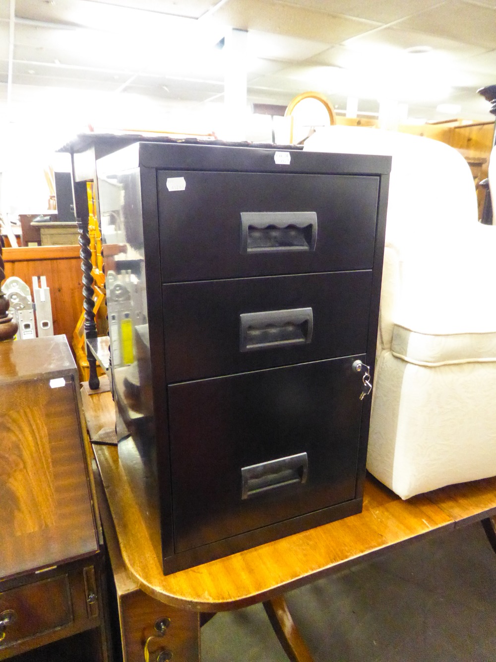 WHITE PAINTED OPEN BOOKCASE AND A SMALL BLACK METAL THREE DRAWER FILING CABINET, 26" (66.1cm) - Image 2 of 2