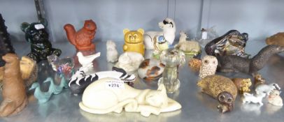 WADE WHIMSIES AND VARIOUS SMALL ANIMAL ORNAMENTS IN CERAMIC, GLASS AND RESIN (30)