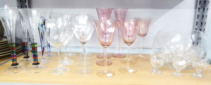 A SET OF SIX TALL COLOURED GLASS CHAMPAGNE FLUTES, QUANTITY OF MODERN STEM DRINKING GLASSES AND A