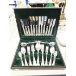 A CANTEEN OF SILVER PLATED SHEFFIELD CUTLERY, IN KINGS PATTERN FOR SIX PERSONS, IN ORIGINAL FITTED