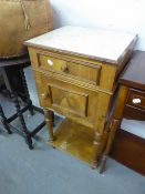 A MID TWENTIETH CENTURY FRENCH WALNUTWOOD BEDSIDE CUPBOARD, HAVING SINGLE DRAWER OVER CUPBOARD, OVER