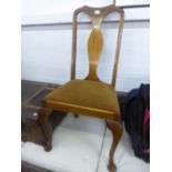 AN EDWARDIAN MAHOGANY DINING CHAIR, HAVING A VASE SHAPED BACK, SPLAT OVER PAD DROP-IN SEAT ON