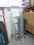 A GREEN CANVAS GARDEN UMBRELLA, A FOLDING WALKING FRAME AND TWO SETS OF STEP LADDERS (4)