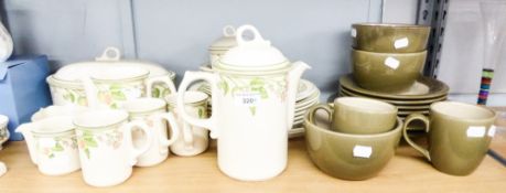 WEDGWOOD 'WILD APPLE' POTTERY BREAKFAST WARES AND TAG POTTERY DINNER WARES