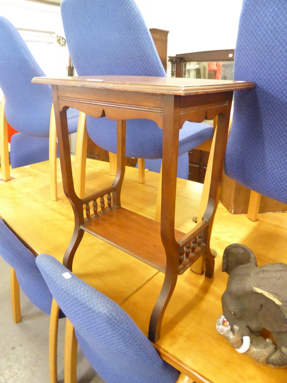 A SMALL EDWARDIAN MAHOGANY TWO TIER OCCASIONAL TABLE